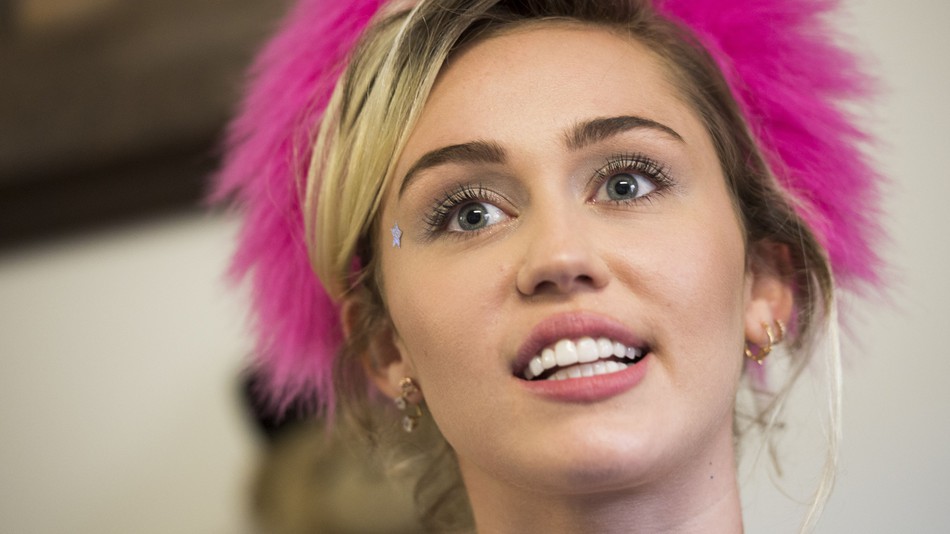 Miley Cyrus’ posts Instagram photos of Hindu prayers