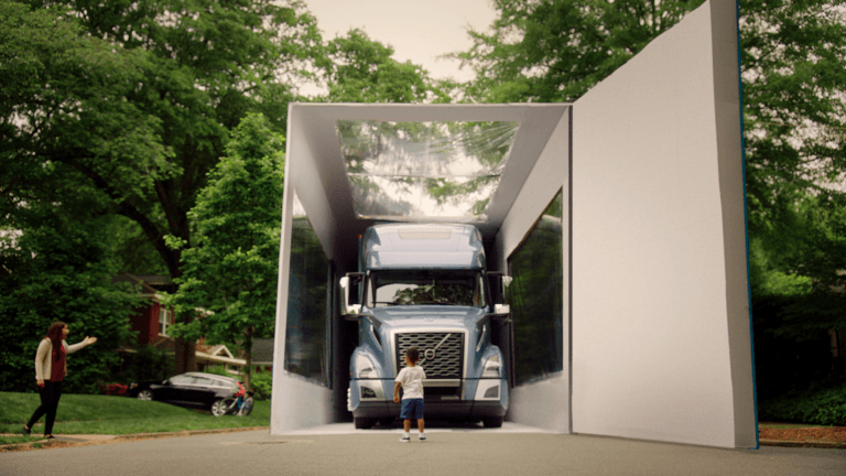 World’s Largest Unboxing by Volvo Trucks Shows B2B Video Still Amazing