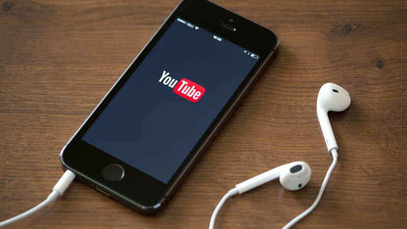 What YouTube’s upcoming swipe-next gesture may mean for advertisers
